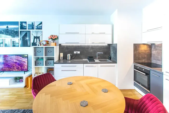 Pronájem bytu 2+kk, Praha - Karlín, Rohanské nábřeží, 59 m2