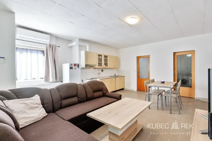 Prodej obchodního prostoru, Kamenice nad Lipou, Dobšova, 270 m2