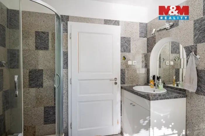 Prodej rodinného domu, Hajany, 285 m2