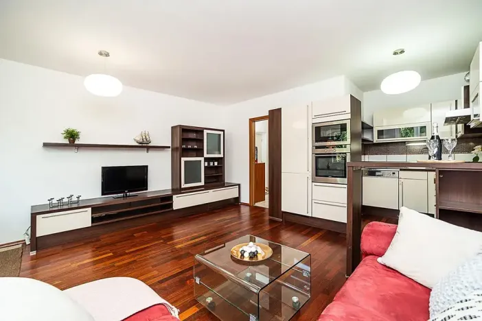 Pronájem bytu 2+kk, Praha - Dubeč, U lipové aleje, 60 m2