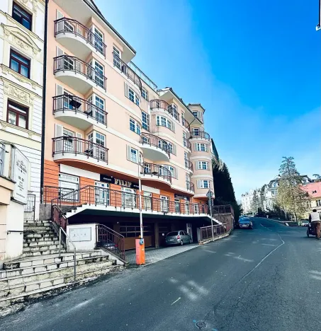 Prodej bytu 4+kk, Karlovy Vary, Zámecký vrch, 177 m2