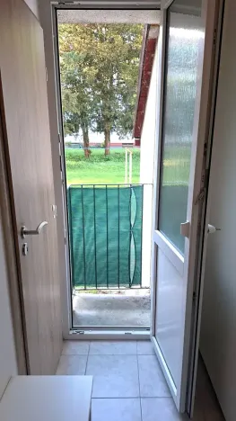 Pronájem bytu 3+1, Praha - Kobylisy, Vršní, 64 m2