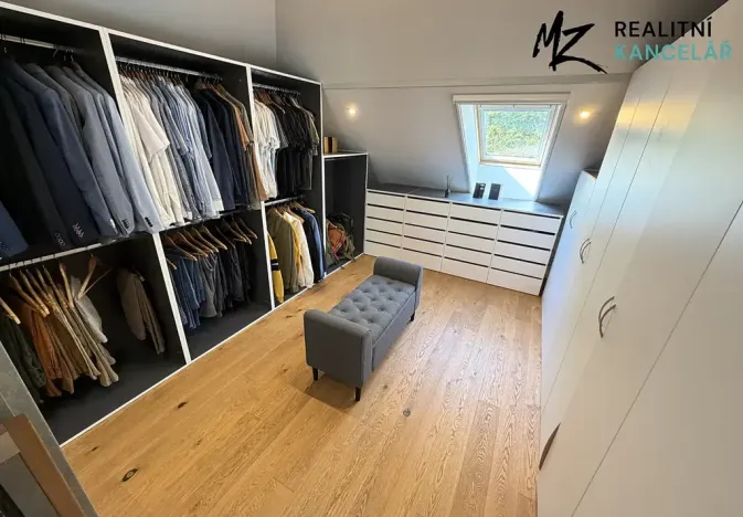 Prodej rodinného domu, Slatinky, 258 m2