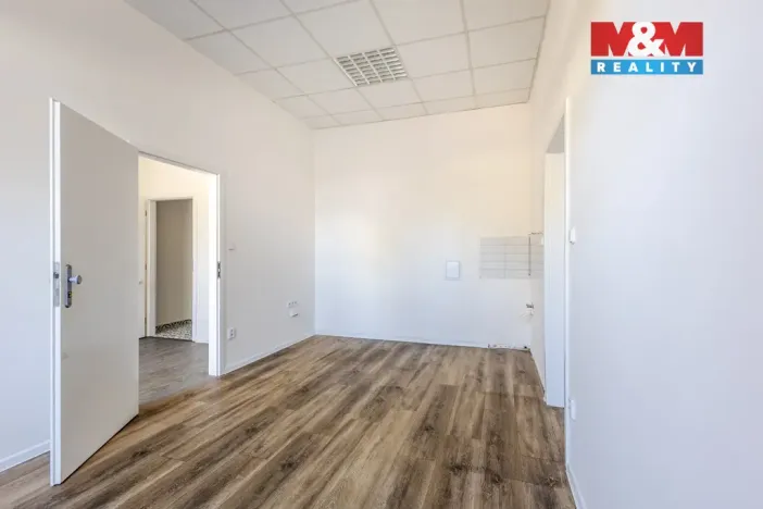 Pronájem obchodního prostoru, Nový Bor, Tržní náměstí, 53 m2