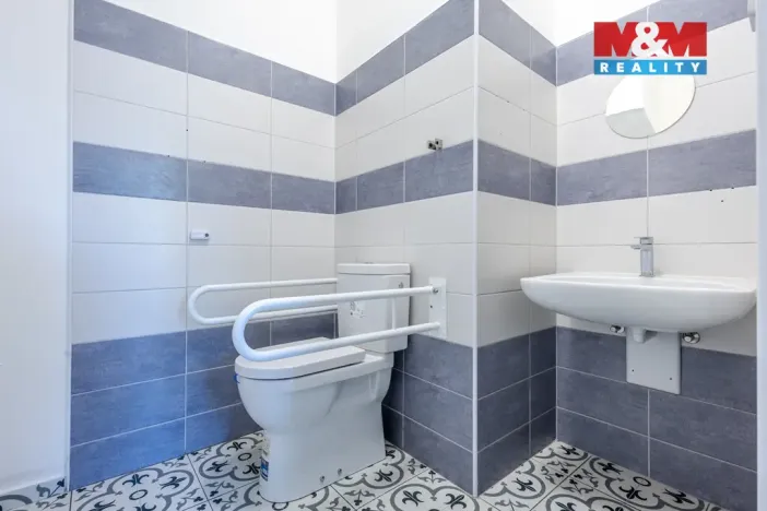 Pronájem obchodního prostoru, Nový Bor, Tržní náměstí, 53 m2