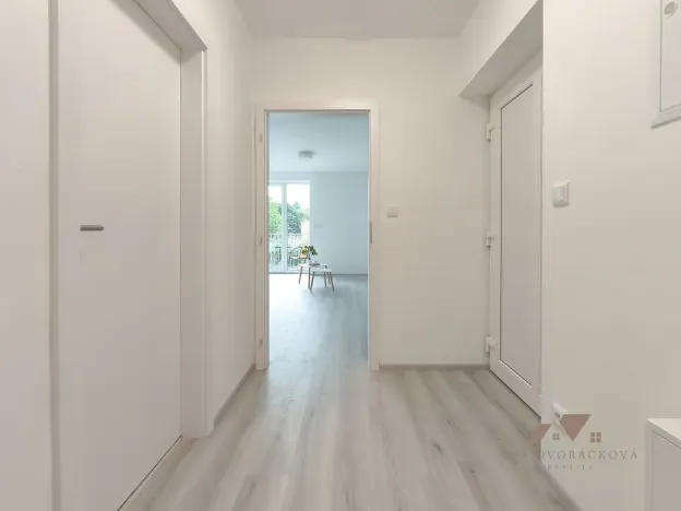 Pronájem bytu 1+kk, Zlín - Malenovice, Pod Hradem II, 27 m2