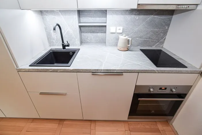 Pronájem bytu 1+kk, Praha - Vinohrady, Šrobárova, 28 m2