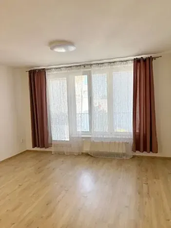 Pronájem bytu 1+kk, Praha, Počernická, 35 m2