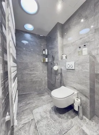 Prodej bytu 4+kk, Praha - Holyně, náměstí Pod lípou, 128 m2