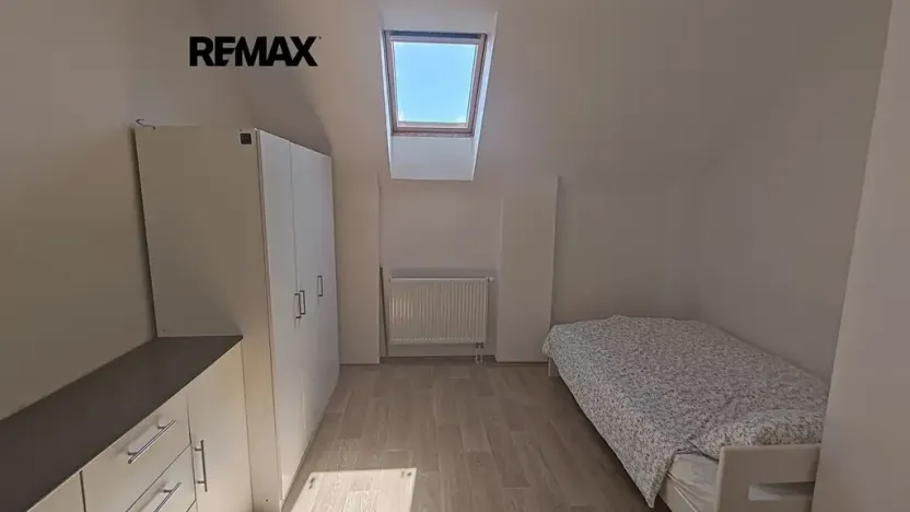 Pronájem atypického bytu, Drahelčice, V Brance, 164 m2