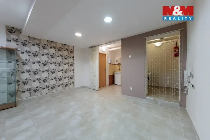 Prodej obchodního prostoru, Karlovy Vary - Drahovice, Vítězná, 147 m2