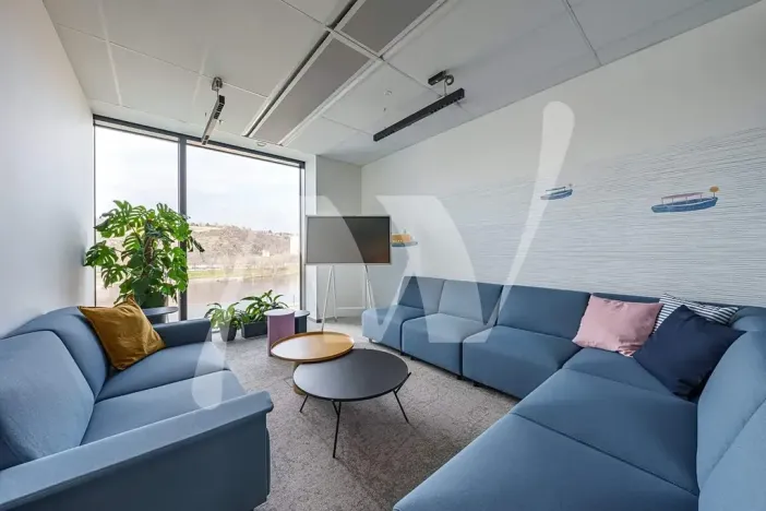 Pronájem kanceláře, Praha - Holešovice, Pod dráhou, 700 m2
