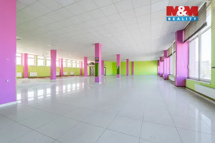 Prodej obchodního prostoru, Žďár nad Sázavou, nám. Republiky, 500 m2