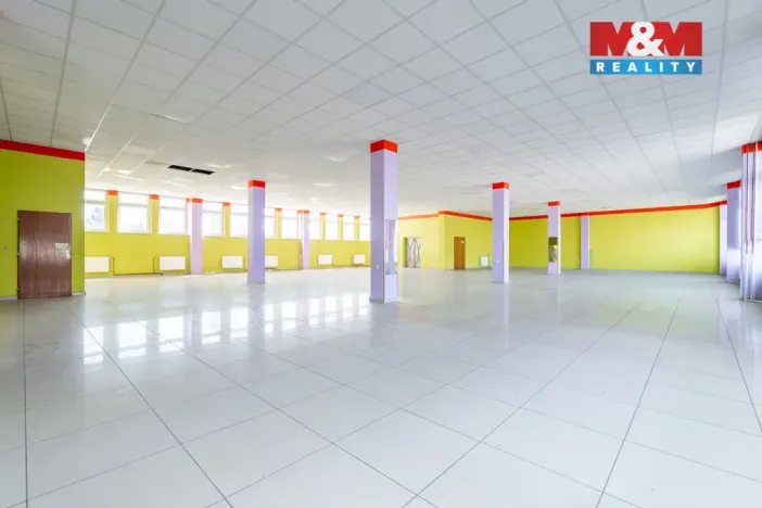 Prodej obchodního prostoru, Žďár nad Sázavou, nám. Republiky, 500 m2