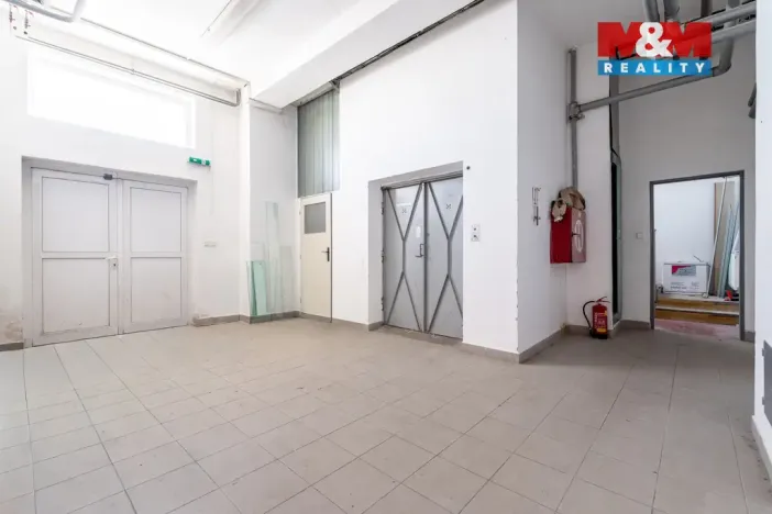 Prodej obchodního prostoru, Žďár nad Sázavou, nám. Republiky, 500 m2