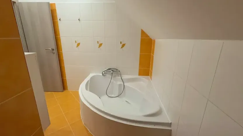 Prodej vícegeneračního domu, Kly, 200 m2
