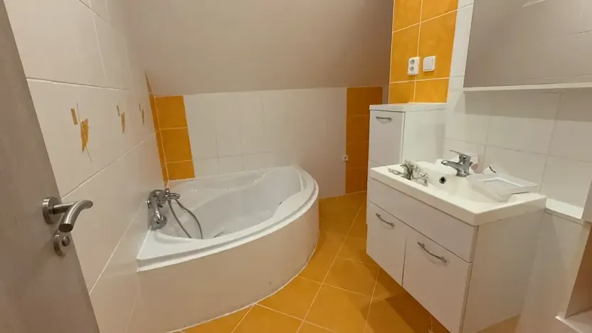 Prodej vícegeneračního domu, Kly, 200 m2