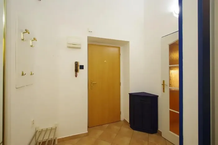 Pronájem bytu 1+1, Praha - Vinohrady, Polská, 45 m2