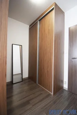 Pronájem bytu 2+kk, Praha - Štěrboholy, Kryšpínova, 60 m2