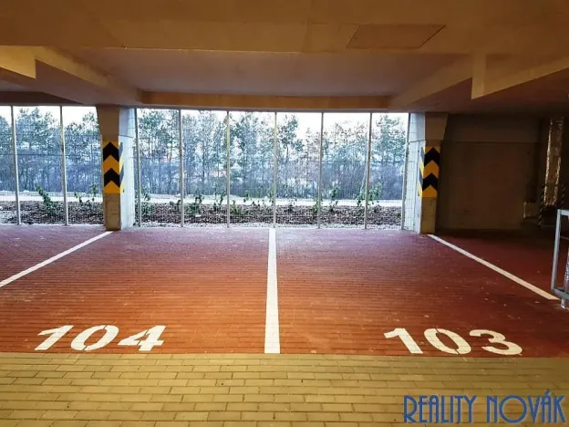 Pronájem bytu 2+kk, Praha - Štěrboholy, Kryšpínova, 60 m2