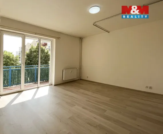 Pronájem bytu 1+kk, Plzeň - Doubravka, Moravská, 44 m2