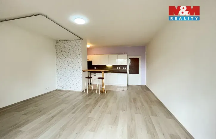 Pronájem bytu 1+kk, Plzeň - Doubravka, Moravská, 44 m2