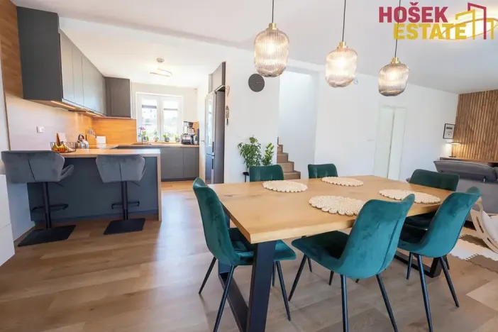 Pronájem rodinného domu, Holubice, 122 m2