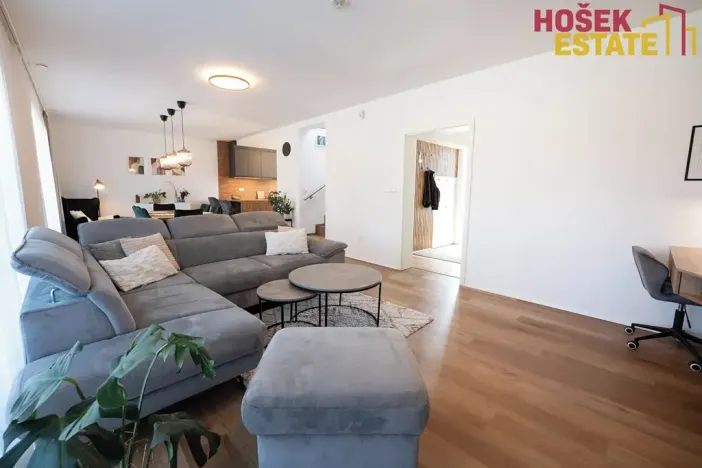 Pronájem rodinného domu, Holubice, 122 m2