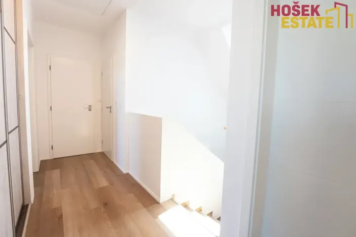 Pronájem rodinného domu, Holubice, 122 m2