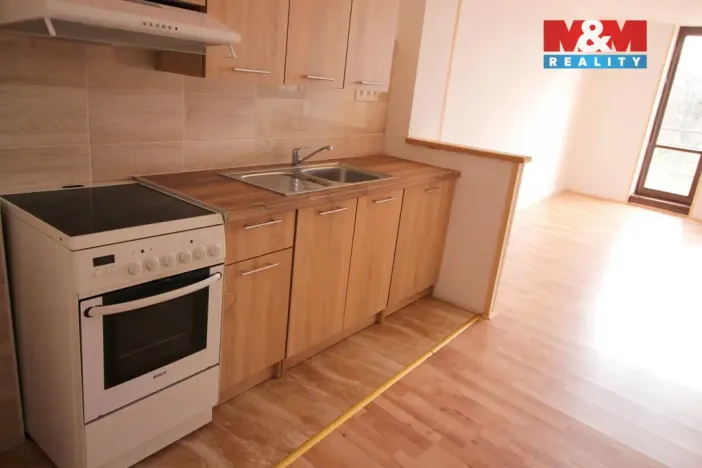 Pronájem bytu 1+1, Jaroměř, nám. Československé armády, 50 m2