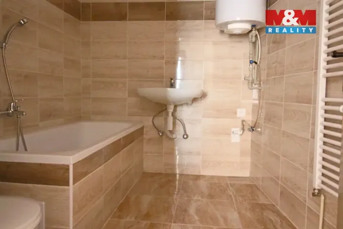 Pronájem bytu 1+1, Jaroměř, nám. Československé armády, 50 m2