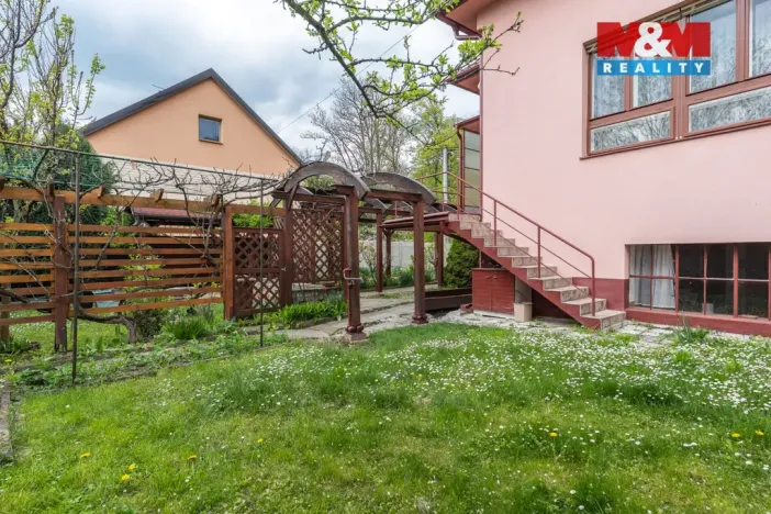 Prodej rodinného domu, Uherské Hradiště, U Stadionu, 300 m2