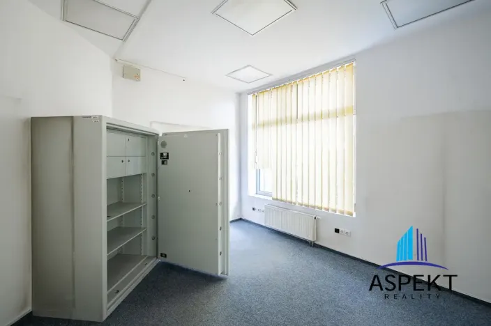 Pronájem obchodního prostoru, Praha - Kobylisy, U třešňovky, 224 m2
