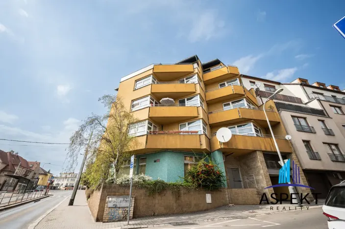 Pronájem obchodního prostoru, Praha - Kobylisy, U třešňovky, 224 m2