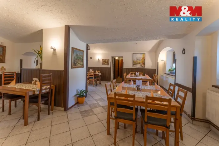 Prodej restaurace, Suchdol, 390 m2