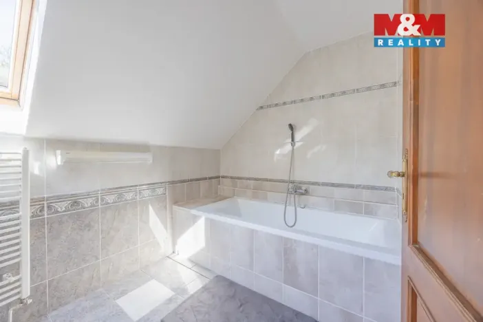 Prodej rodinného domu, Korozluky, 200 m2