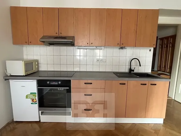 Pronájem bytu 1+kk, Praha - Nusle, U křížku, 28 m2