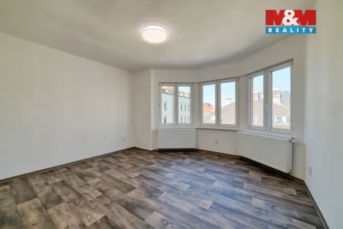 Pronájem bytu 4+1, Cheb, Májová, 121 m2