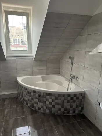 Pronájem bytu 2+1, Karlovy Vary, Moskevská, 60 m2