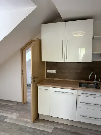 Pronájem bytu 2+1, Karlovy Vary, Moskevská, 60 m2