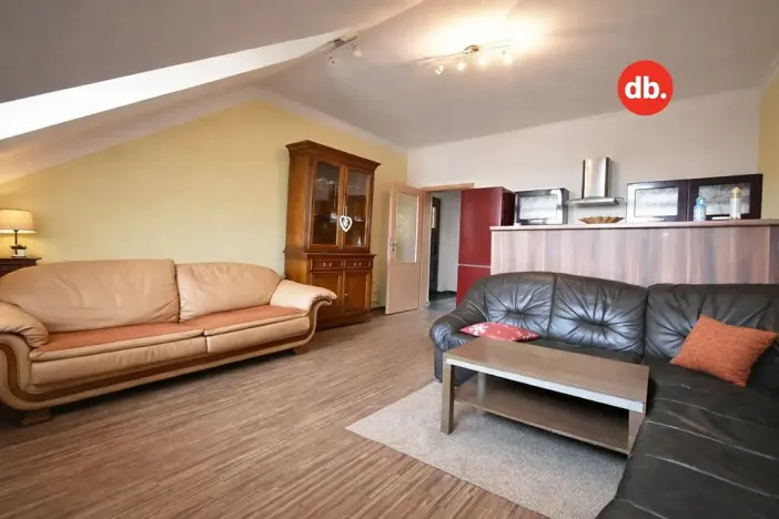 Pronájem bytu 2+kk, Karlovy Vary, náměstí Republiky, 55 m2