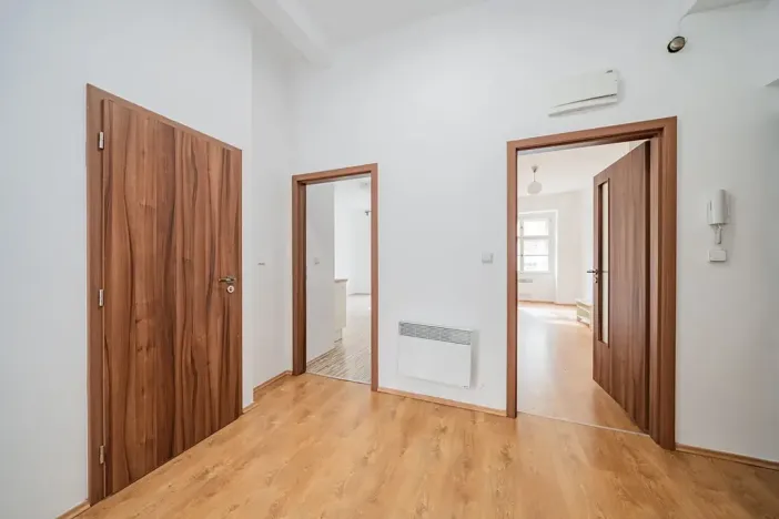 Pronájem bytu 2+kk, Praha - Vršovice, Vršovická, 48 m2