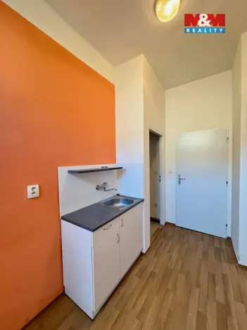 Pronájem obchodního prostoru, Krnov - Pod Bezručovým vrchem, Bezručova, 23 m2
