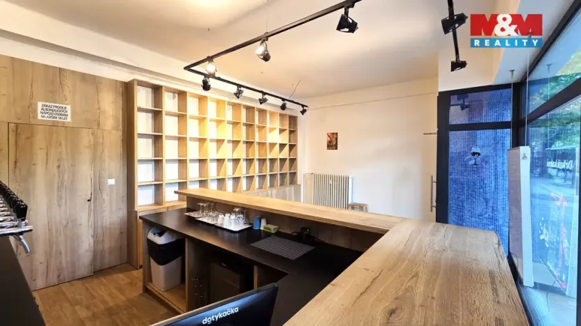 Pronájem obchodního prostoru, Praha - Holešovice, Ortenovo náměstí, 77 m2