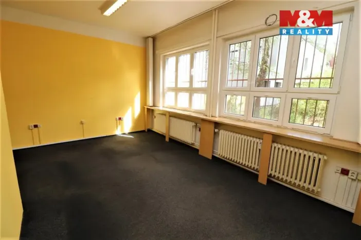 Pronájem obchodního prostoru, Praha - Holešovice, Ortenovo náměstí, 77 m2