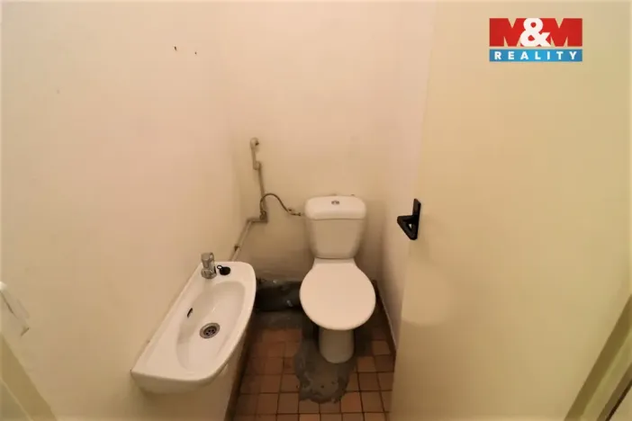 Pronájem obchodního prostoru, Praha - Holešovice, Ortenovo náměstí, 77 m2