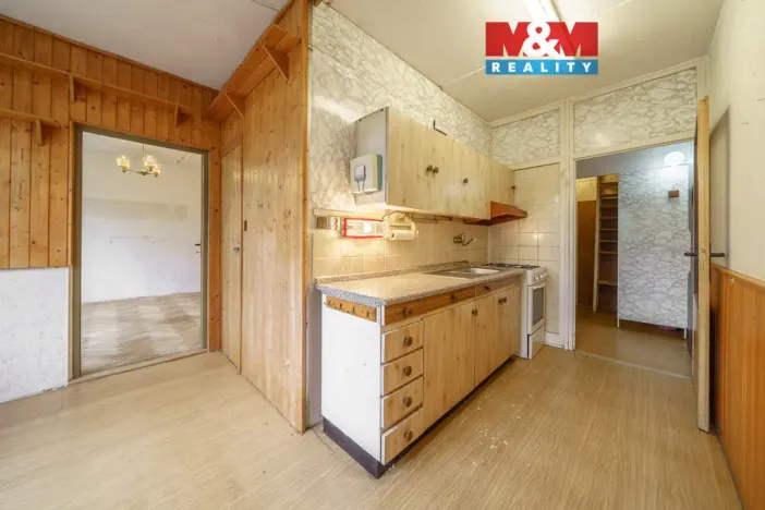 Prodej bytu 3+1, Karlovy Vary - Stará Role, Fibichova, 66 m2