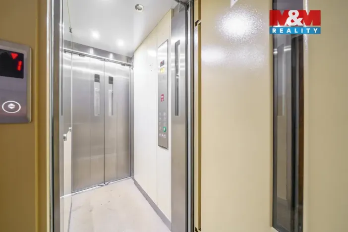 Prodej bytu 3+1, Karlovy Vary - Stará Role, Fibichova, 66 m2