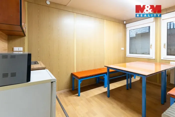 Pronájem výrobních prostor, Dnešice, 694 m2