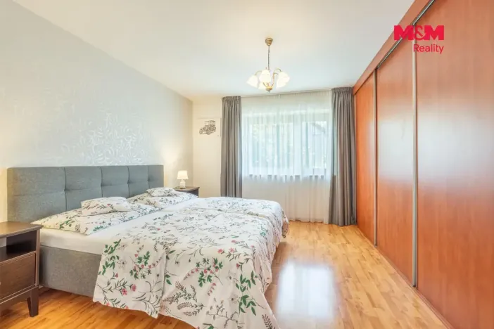 Prodej obchodního prostoru, Kladno - Kročehlavy, Vrchlického, 163 m2